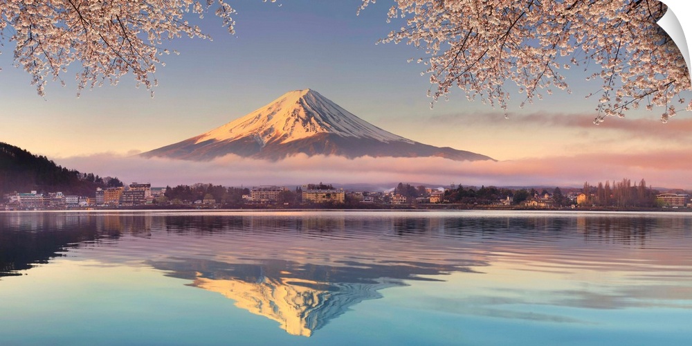 Japan, Yamanashi Prefecture, Kawaguchi Ko Lake and Mt Fuji.