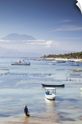 Jungutbatu beach with Mount Agung in background, Nusa Lembongan, Bali, Indonesia