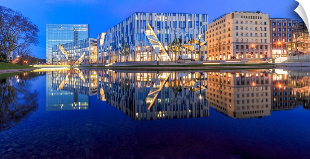 Ka-Bogen, Building Designed By Star Architect Daniel Libeskind, Dusseldorf, North Rhine Westphalia, Germany