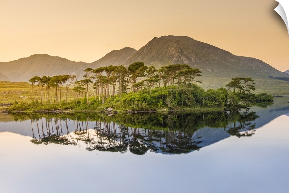 Connemara, County Galway, Connacht province, Republic of Ireland, Europe. Lough Inagh lake. Twelve Bens and Pines Island r...