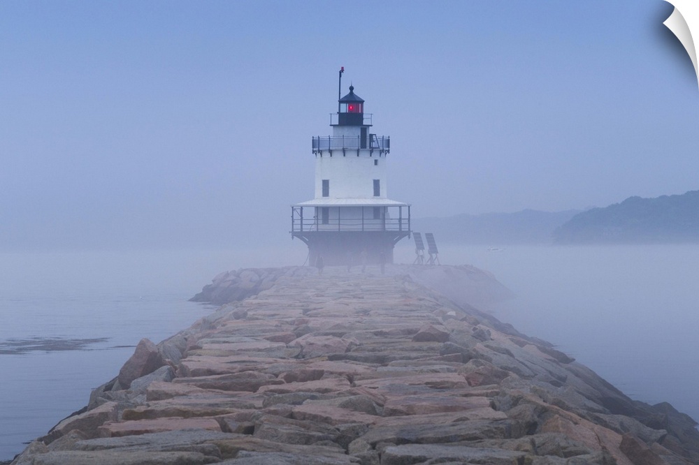 USA, Maine, South Portland, Spring Point Ledge Lighthouse in fog.