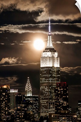 Manhattan, Moonrise over the Empire State Building, New York