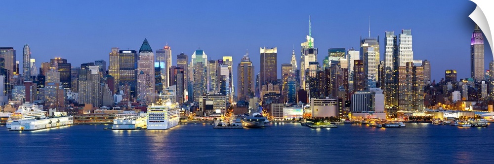 Manhattan, view of Midtown Manhattan across the Hudson River, New York, United States of America