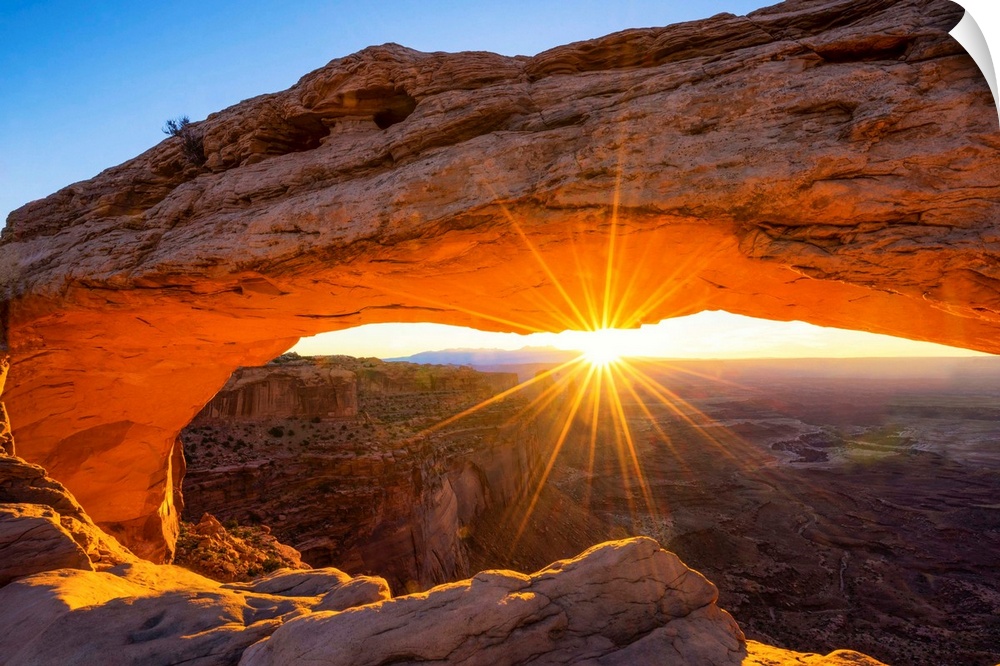 Mesa Arch At Sunrise, Canyonlands National Park, Utah, USA