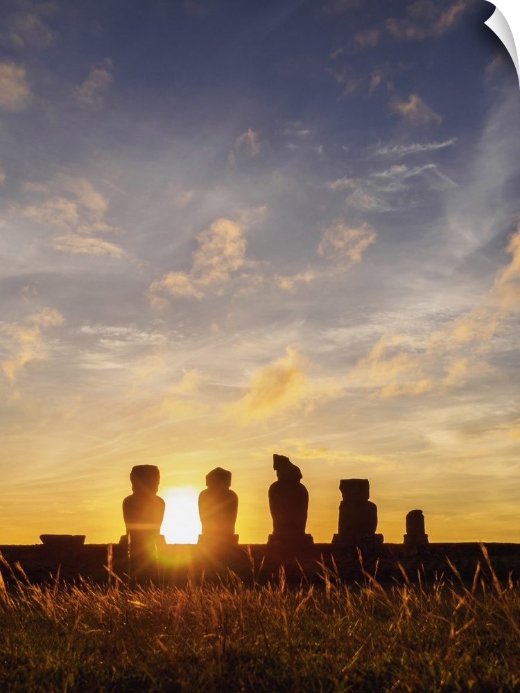 Moais in Ahu Vai Uri at sunset, Tahai Archaeological Complex, Rapa Nui National Park, Easter Island, Chile