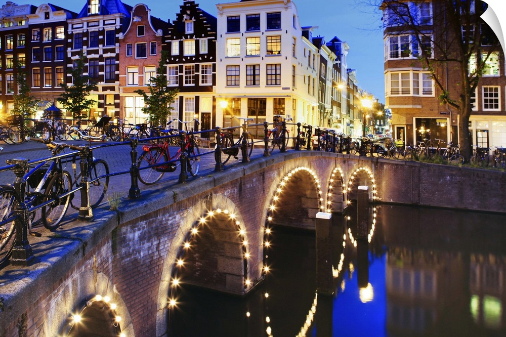 Europe, Netherlands, Holland, Amsterdam, Joordan, Grachtengordel West, Herengracht, a view east along the Blauwburgwal acr...