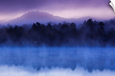 New York, Adirondack Mountains, Lake Placid, Mirror Lake, dawn fog