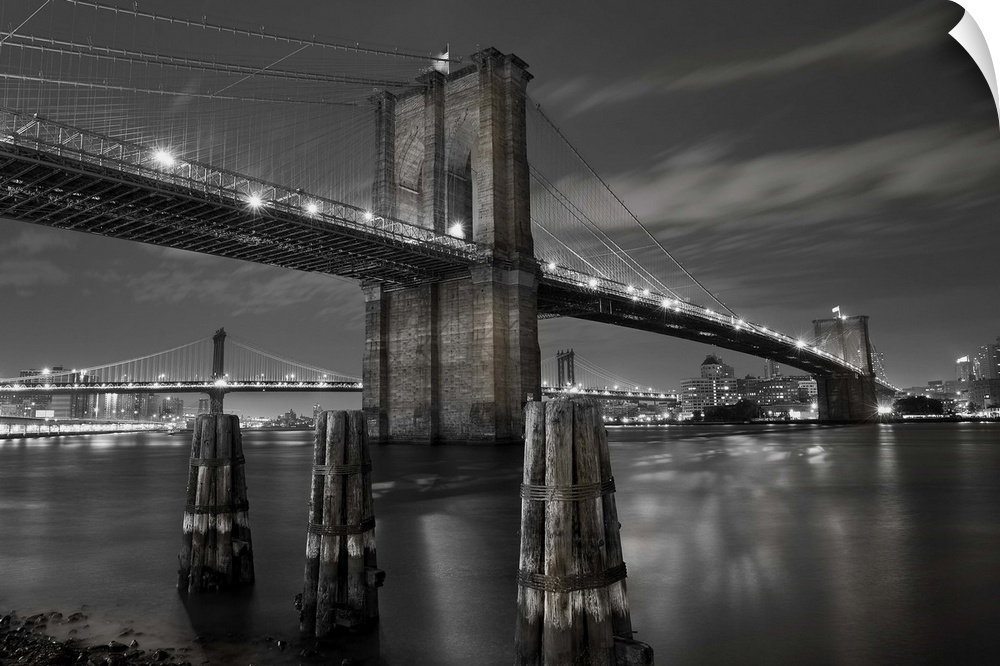 USA, New York City, Manhattan,  The Brooklyn and Manhattan Bridges spanning the East river