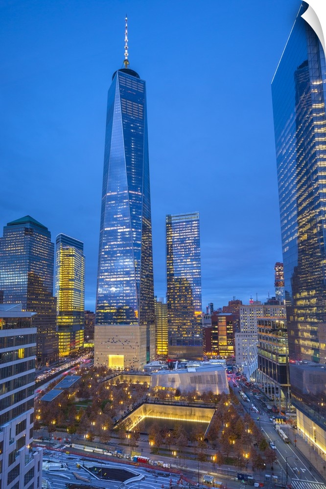 One World Trade Center and 911 Memorial, Lower Manhattan, New York City, New York, USA.