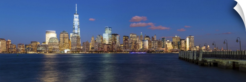 One World Trade Center and Downtown Manhattan across the Hudson River, New York, Manhattan, United States of America.