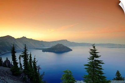 Oregon, Crater Lake National Park, Crater Lake and Wizard Island