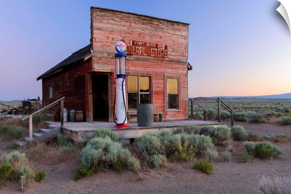 USA, Oregon, Fort Rock, Homstead Museum, General store at the Western Village