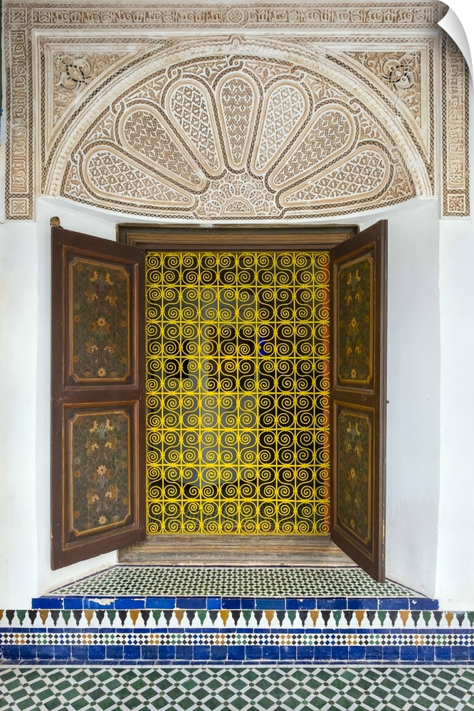 Morocco, Marrakech-Safi (Marrakesh-Tensift-El Haouz) region, Marrakesh. Ornate window at Bahia Palace (Palais de la Bahia).
