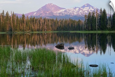 Pacific Northwest, Oregon Cascades, Scott lake with three sisters mountains