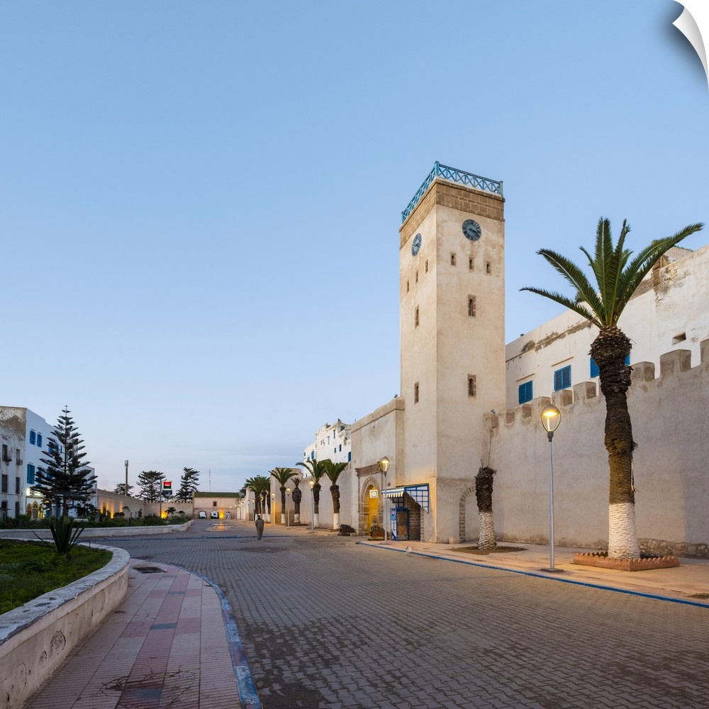 Morocco, Marrakesh-Safi (Marrakesh-Tensift-El Haouz) region, Essaouira. Place d'Horloge, clocktower and buildings in medin...