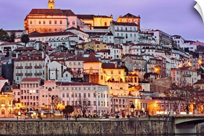 Portugal, Baixo Mondego, Coimbra, twilight view of the medieval city center
