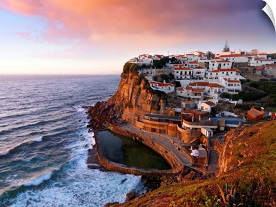 Portugal, Sintra, Azehas do Mar, Overview of town at dusk