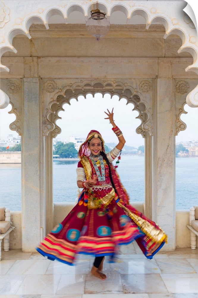 Rajasthani Dancer, Taj Lake Palace, Lake Pichola, Udaipur, Rajasthan, India