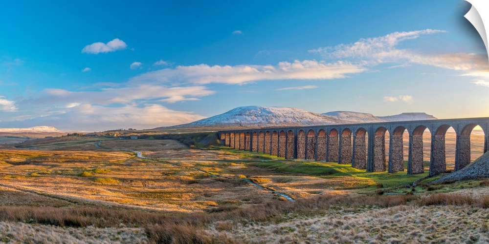 UK, England, North Yorkshire, Ribblehead Viaduct And Ingleborough Mountain, One Of The Yorkshire Three Peaks