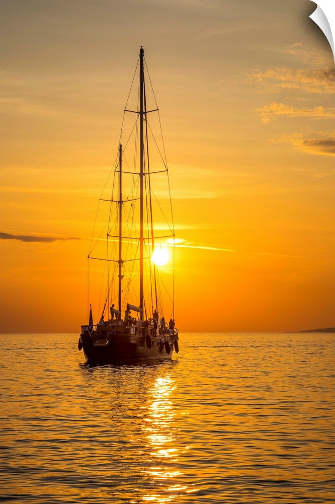 Sailing boat at sunset, Mykonos Town, Mykonos, Cyclade Islands, Greece.