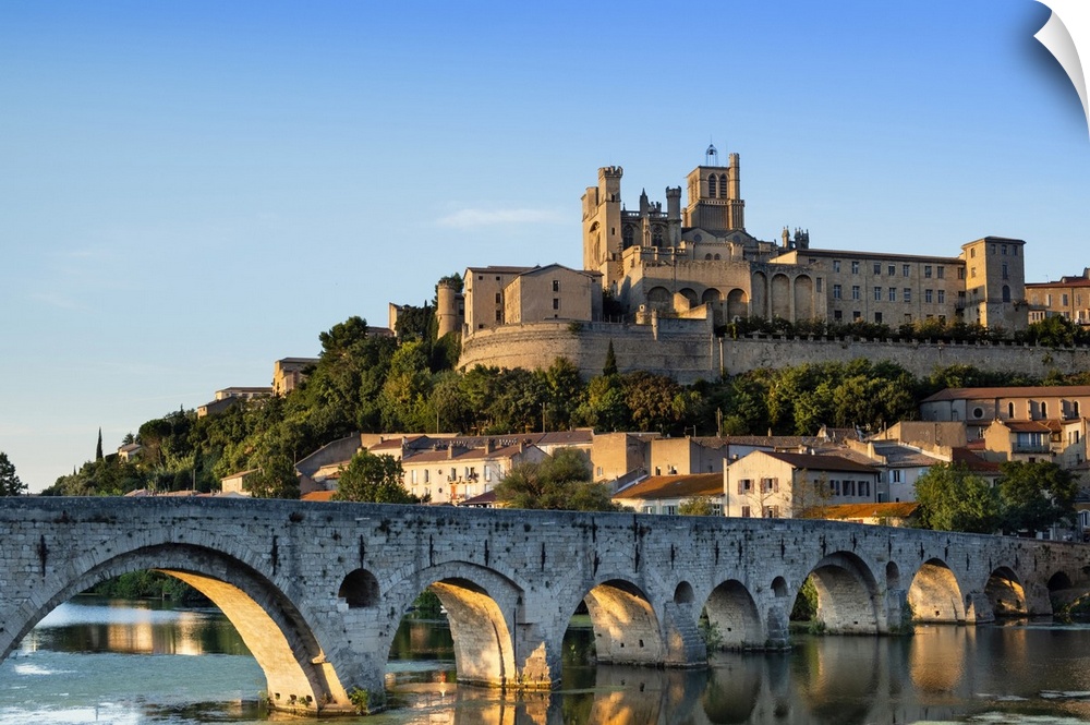 Europe, France, Occitanie. Saint Nazaire church and the old bridge in the fortified town of Beziers on a bluff above the R...