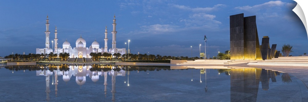 Sheikh Zayed Bin Sultan Al Nahyan Mosque and Wahat Al Karama, Memorial to honour the UAE's martyrs, Abu Dhabi, United Arab...