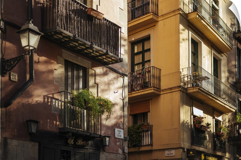 Street Scene, Barcelona, Catalonia, Spain.