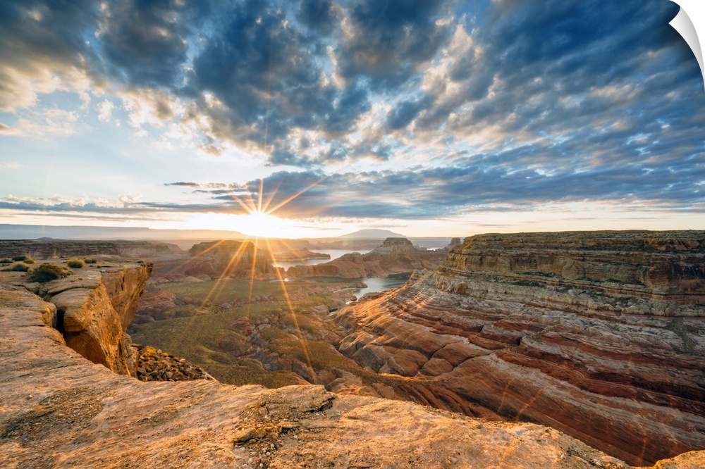Sunrise at Alstrom Point, Lake Powell, Glen Canyon National Recreation Area, Page, between Arizona and Utah, USA