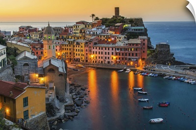 Sunrise of the picturesque sea village of Vernazza, Cinque Terre, Italy