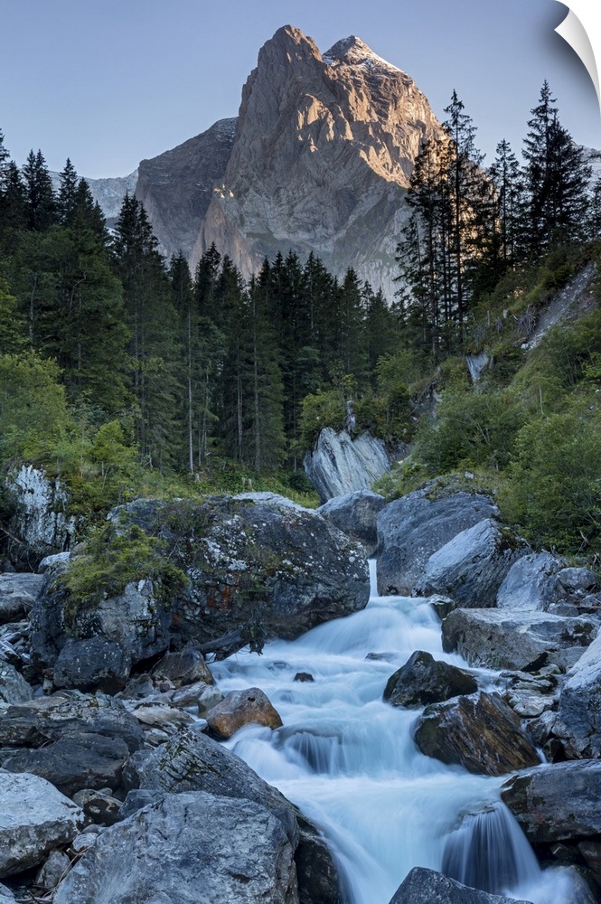 Switzerland, Berner Oberland, Rosenlaui valley, Wellhorn mountain, Rychenbach river.