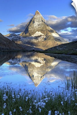 Switzerland, Valais, Zermatt, Matterhorn Peak and Riffel Lake