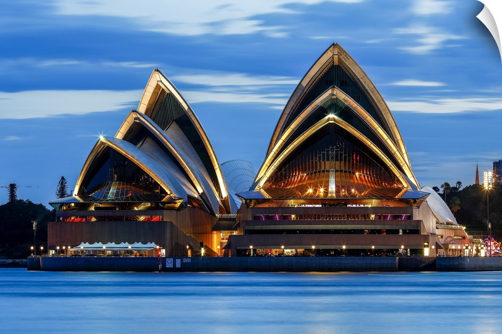 Sydney Opera House at dusk, Sydney, New South Wales, Australia.