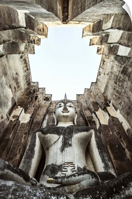 Thailand, Sukhothai Historical Park. Wat Si Chum temple with giant Buddha statue