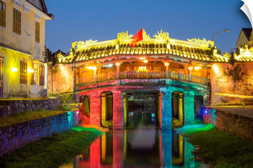 The Japanese Covered Bridge in Hoi An ancient town at night, Hoi An, Quang Nam Province, Vietnam.