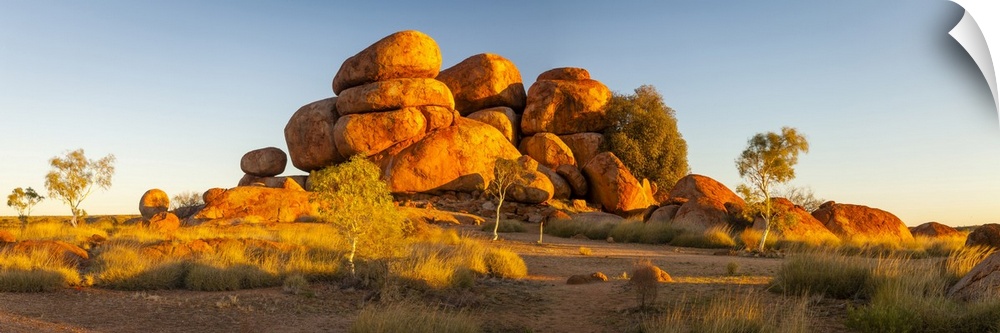 The shaped boulders of the Devils Marbles (Karlu Karlu). Devils Marbles Conservation Reserve, Central Australia, Northern ...
