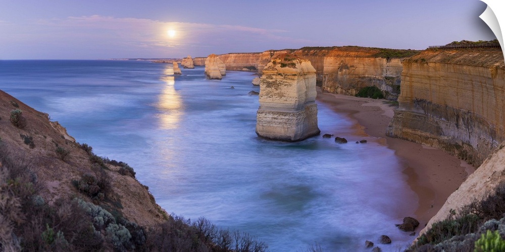 Twelve Apostles at moonrise, Port Campbell National Park, Great Ocean Road, Victoria, Australia.