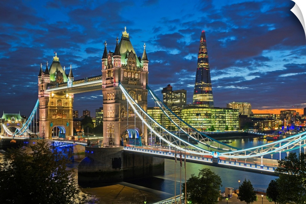UK, England, London, River Thames, Tower Bridge and The Shard, by architect Renzo Piano