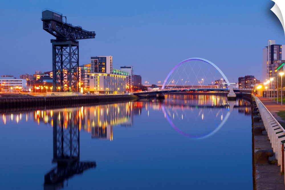 UK, Scotland, Glasgow, River Clyde, Finnieston Crane and the Clyde Arc, nicknamed the Squinty Bridge