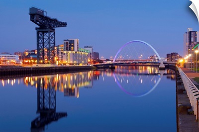 UK, Scotland, River Clyde, Finnieston Crane and the Clyde Arc