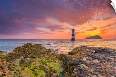 UK, Wales, Anglesey, Penmon, Black Point, Trwyn Du Lighthouse At Sunrise
