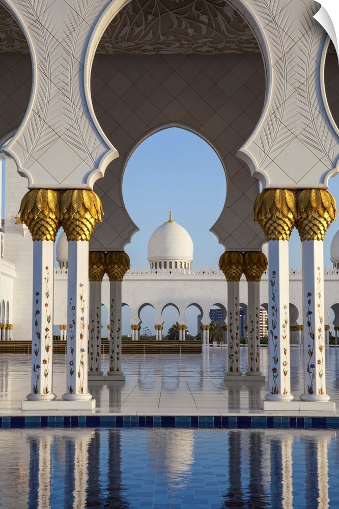 United Arab Emirates, Abu Dhabi, Sheikh Zayed Grand Mosque, Gilded columns and reflecting pool