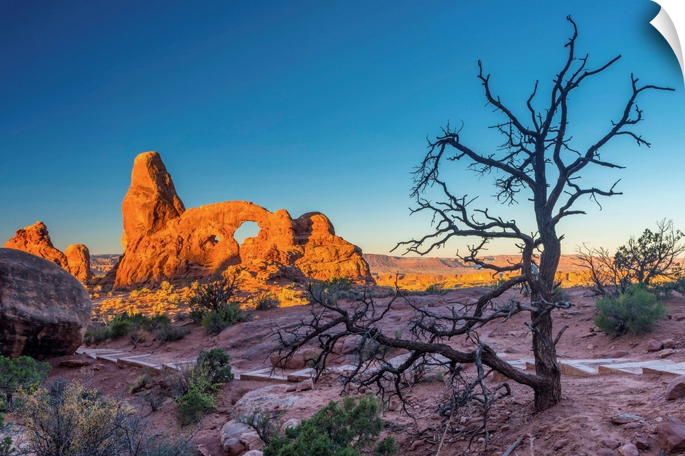 USA, Utah, Arches National Park, The Windows, Turret Arch.