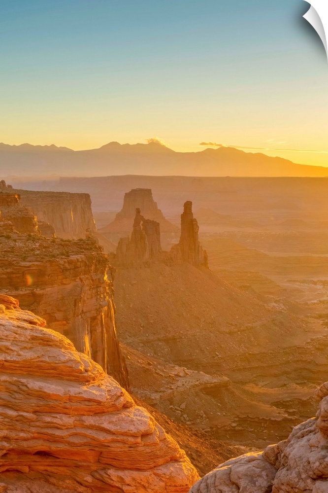 USA, Utah, Canyonlands National Park, Island in the Sky District, view from Mesa Arch, Sunrise.