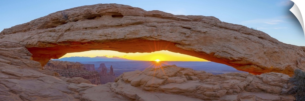 USA, Utah, Canyonlands National Park, Island in the Sky District, Mesa Arch, Sunrise.