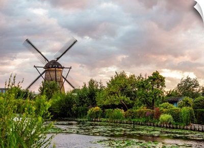 Windmill In Kinderdijk At Sunset, , South Holland, The Netherlands