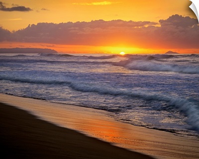 Sunset over Polihale Beach, Kauai, Hawaii