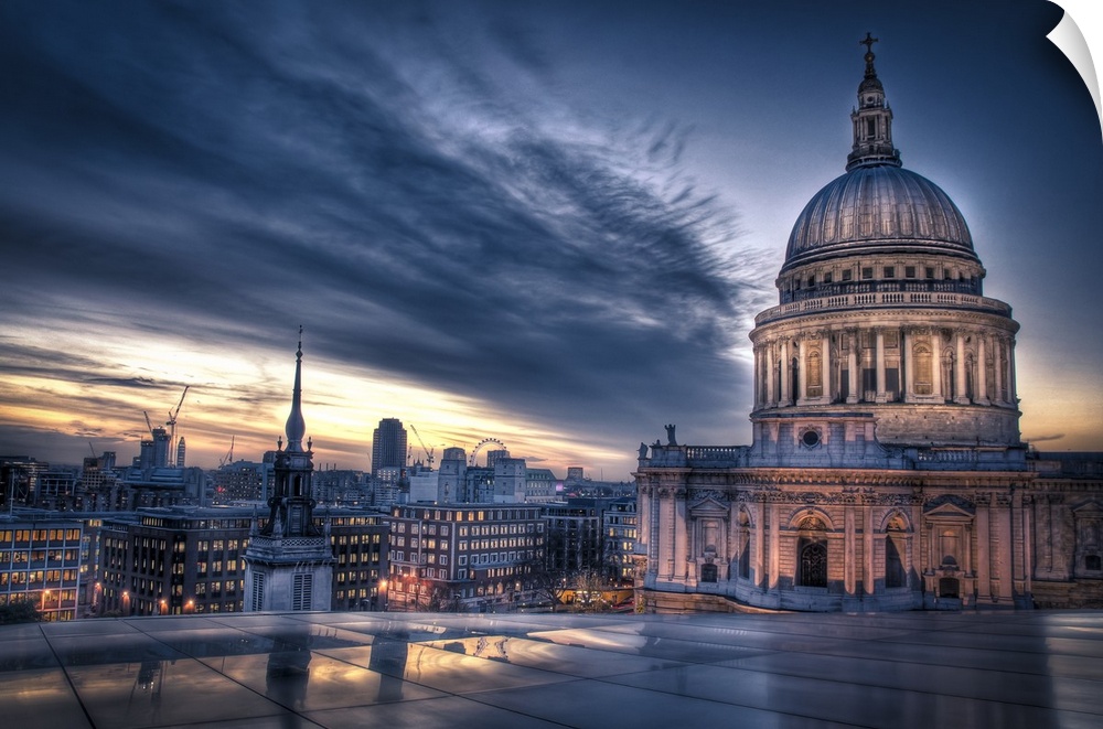 HDR photographof St. Paul's cathedral in London at sunset, England.