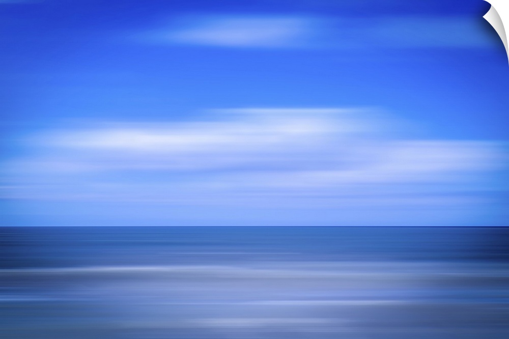 An image of the sea using the ICM (Intentional Camera Movement) technique.