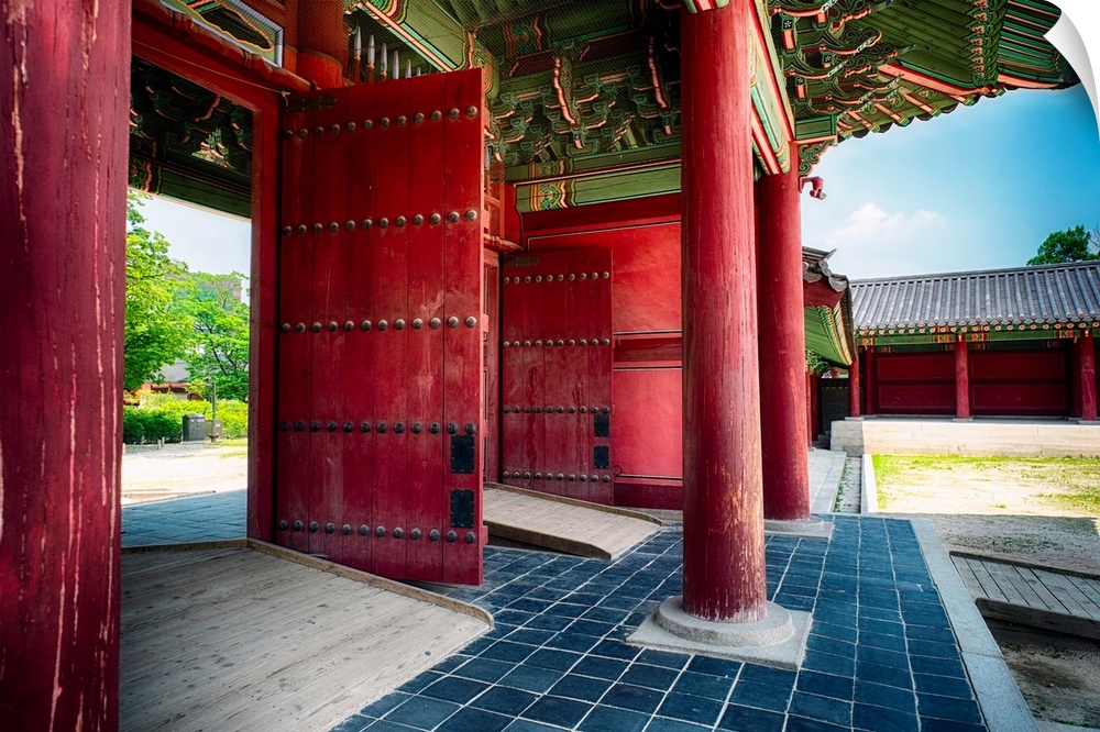 Red columns and large doors in the Eastern Palace in Seoul, South Korea.