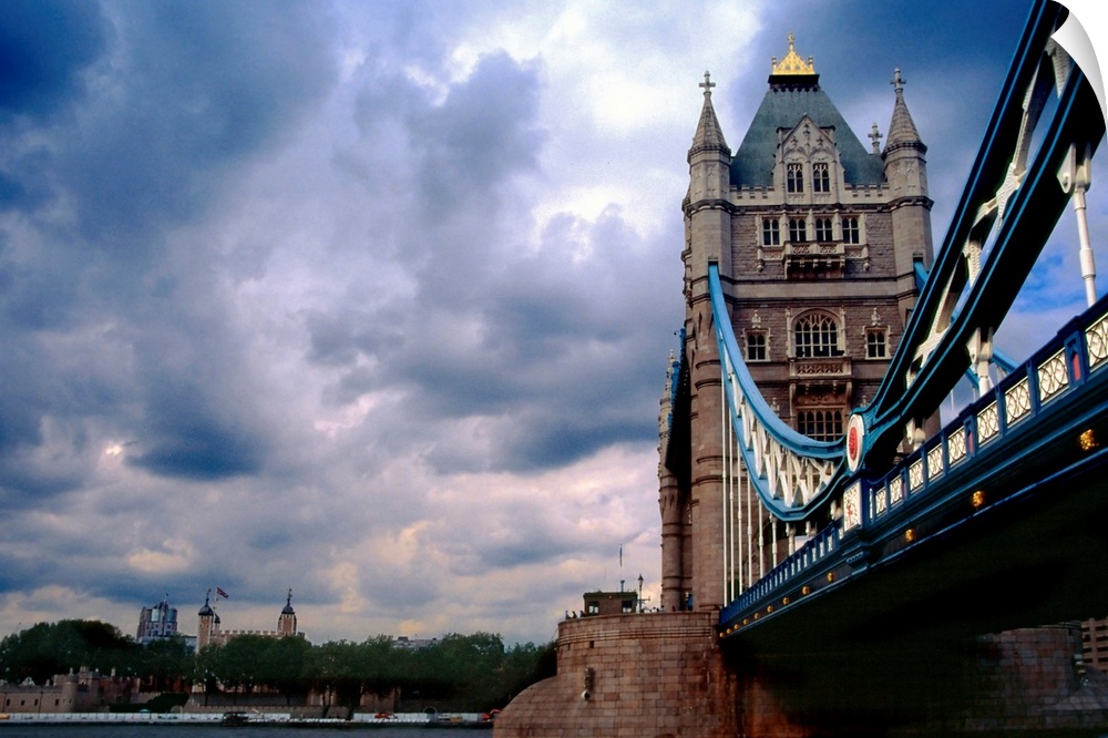 Photograph from below of the Tower Bridge over the Thames River in London, Great Britain.